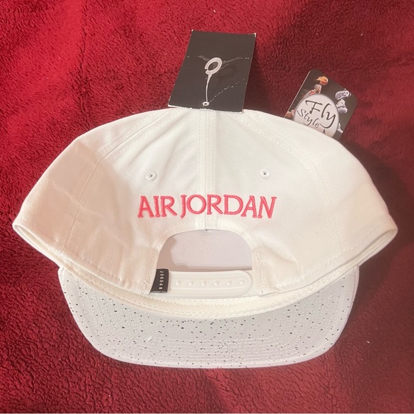 Nike Air Jordan white Snapback Brand new with tag - Picture 3 of 3
